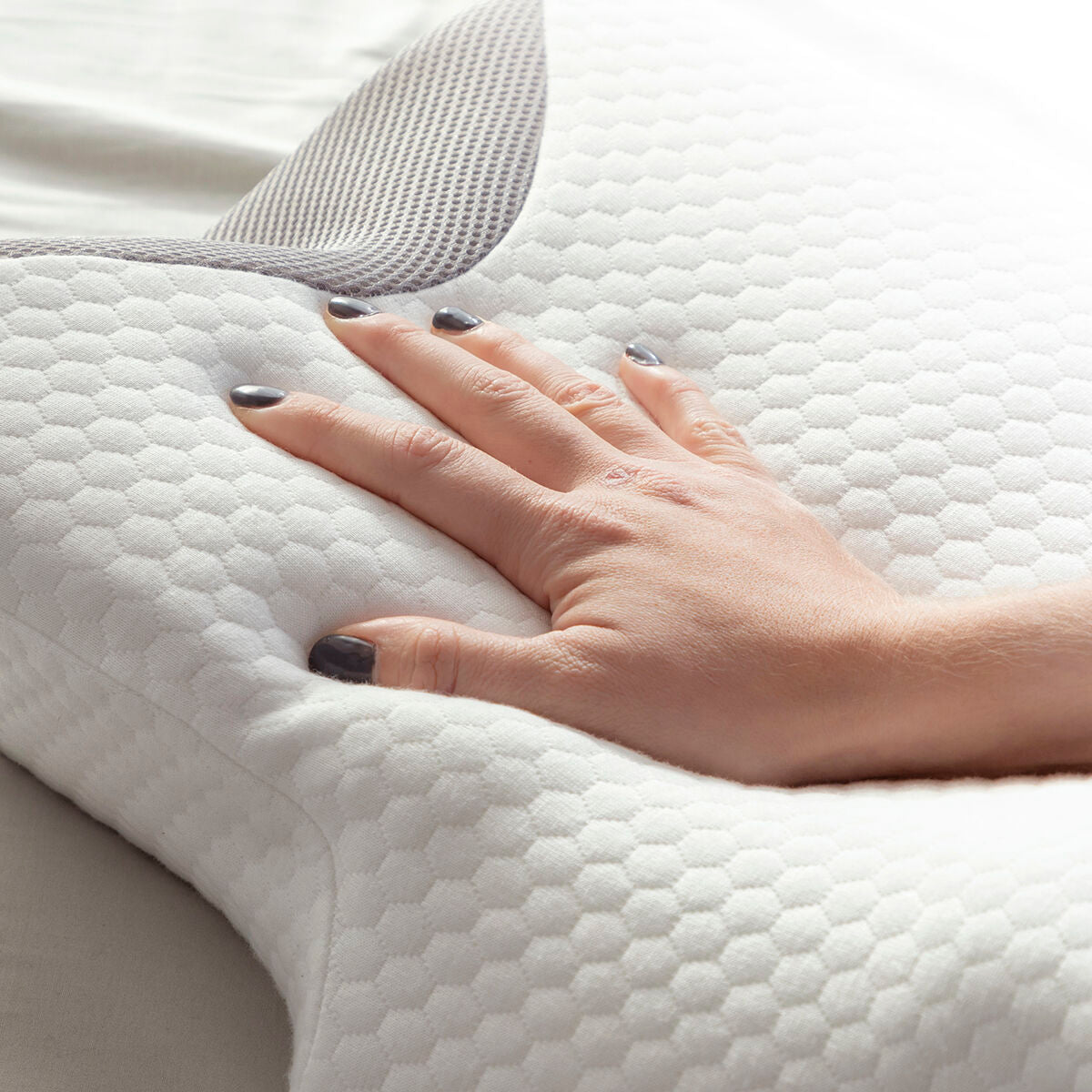 Viscoelastisches Nackenstützkissen mit ergonomischen Konturen