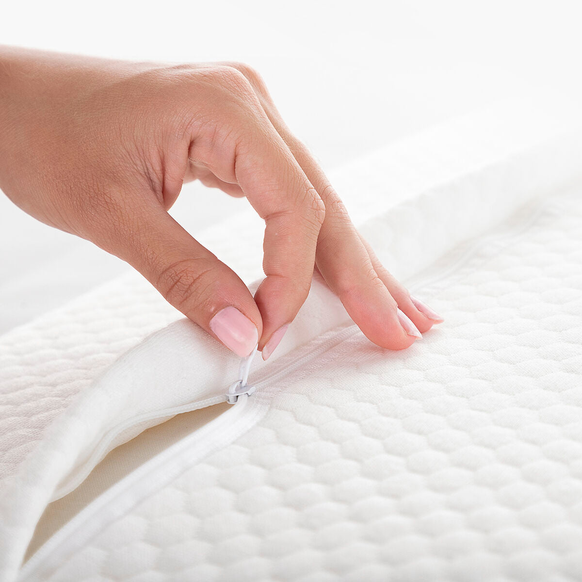 Viscoelastisches Nackenstützkissen mit ergonomischen Konturen